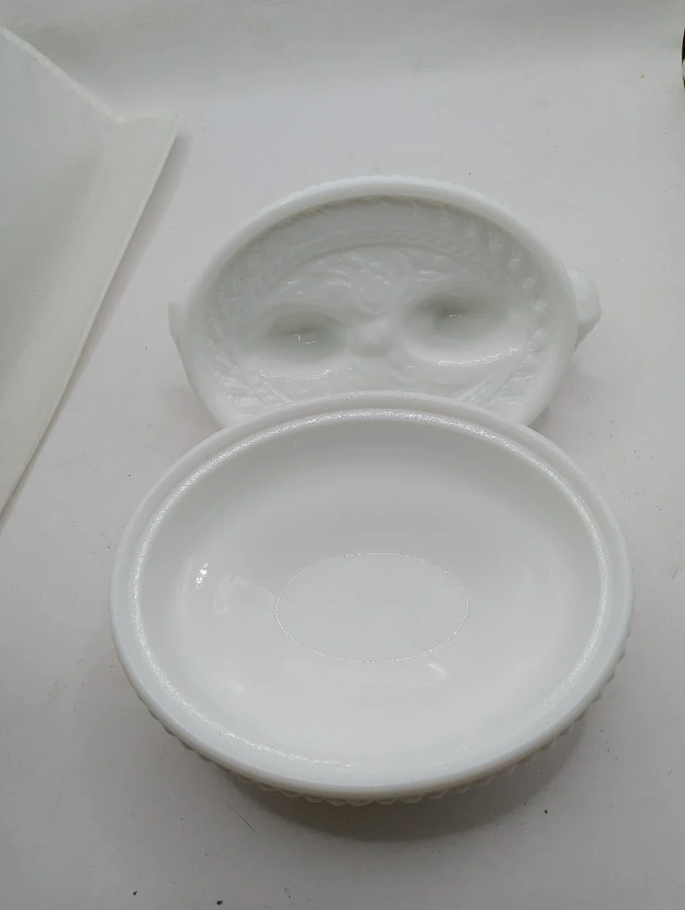 Vintage Westmoreland Milk Glass Love Birds Doves Kissing Covered Dish Bowl